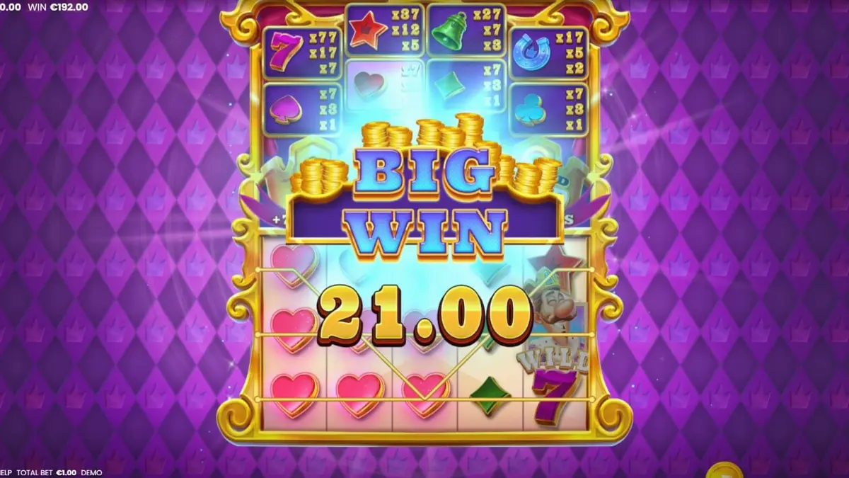 Isang makulay na slot machine na may temang royal at Lucky 7s.